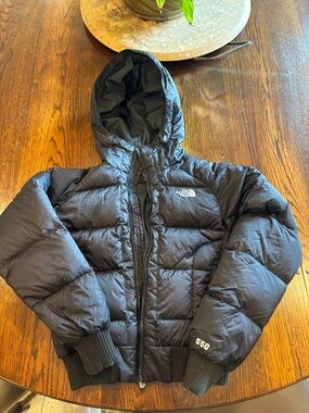North Face women’s Black 550 Hooded Puffer jacket-excellent condition